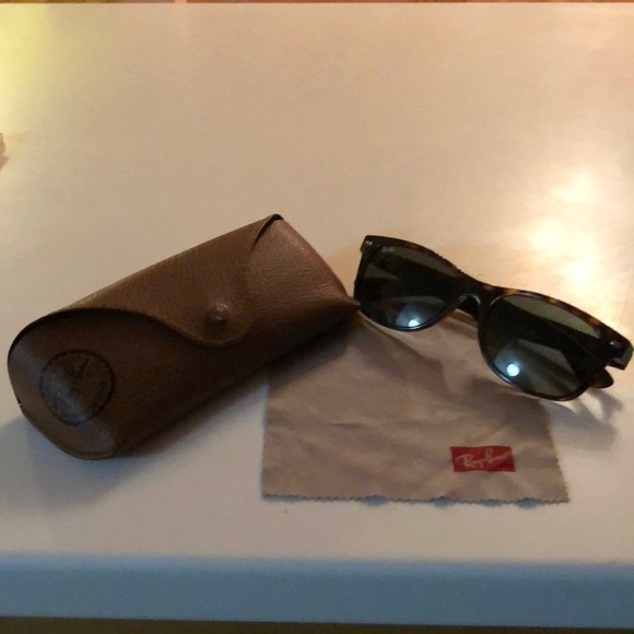 Ray Ban Wayfarers - Picture 2 of 2